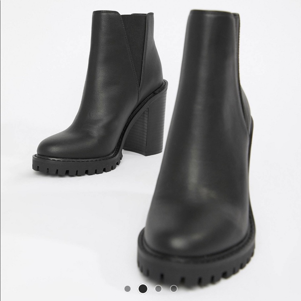 Heeled black boots - NEW